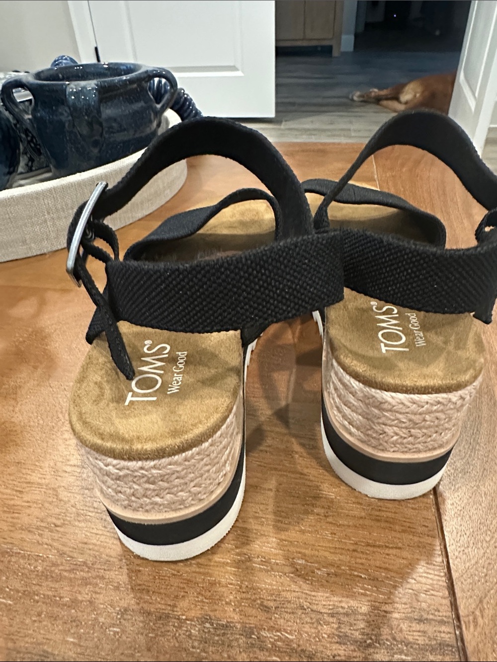 Like New Toms Black Strappy Platform Wedge Sandals - Picture 6 of 9